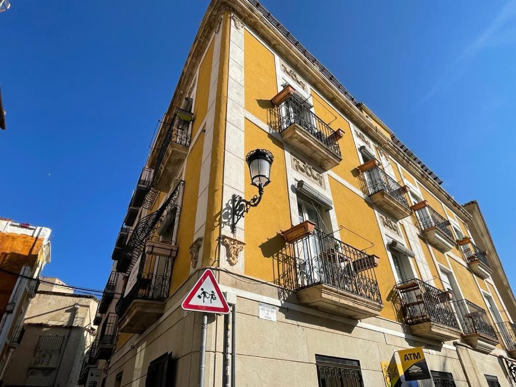 Apartmán Edificio Amarillo En El Barrio Alicante Exteriér fotografie