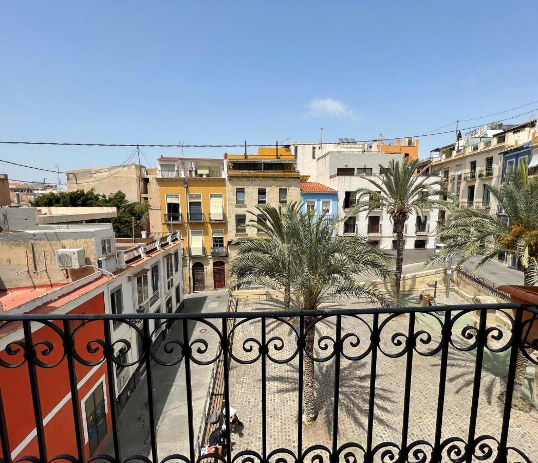 Apartmán Edificio Amarillo En El Barrio Alicante Exteriér fotografie