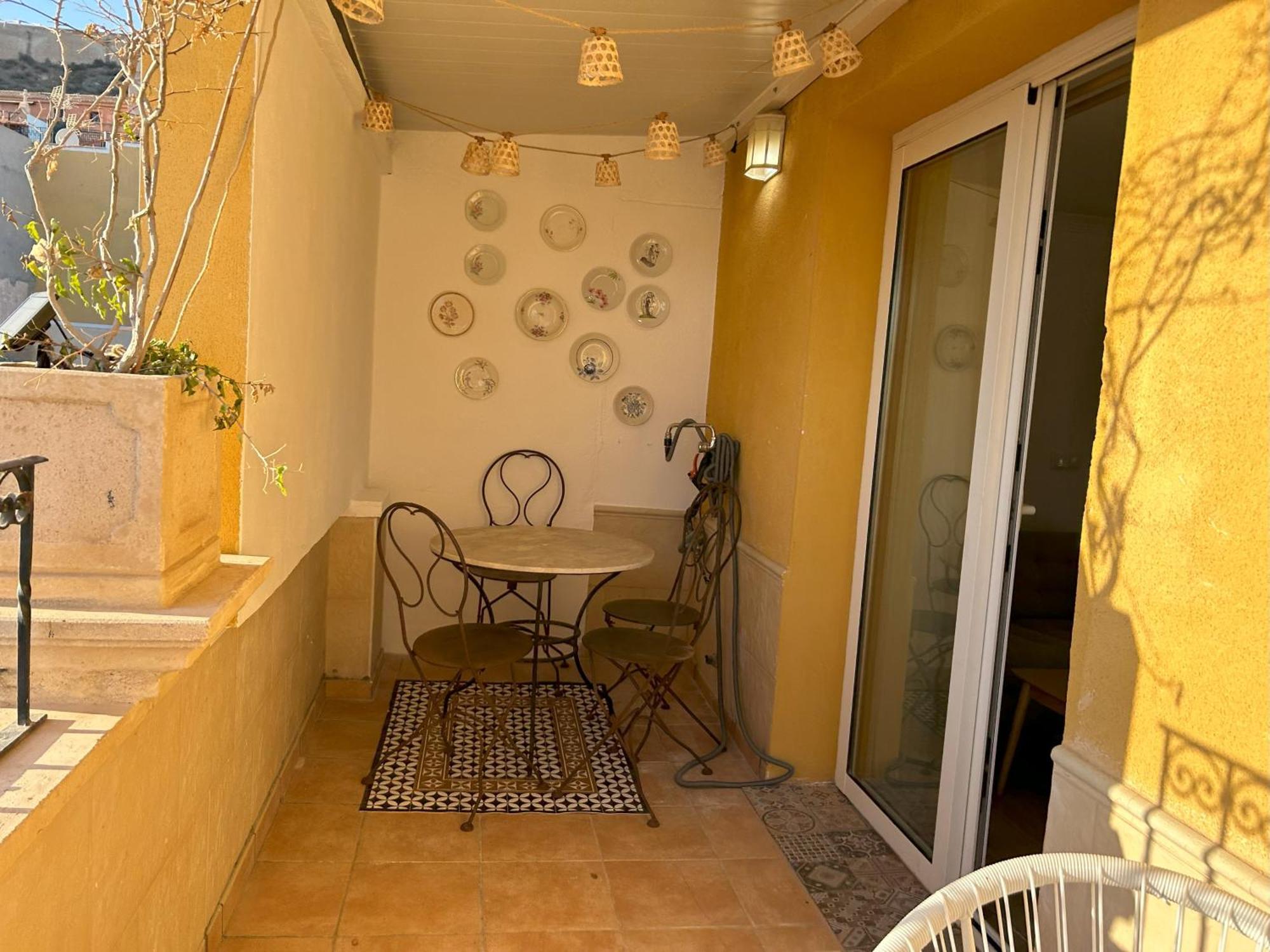 Apartmán Edificio Amarillo En El Barrio Alicante Exteriér fotografie
